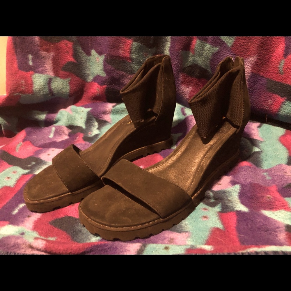 Pelle Moda Ricki Mesh Strap Wedge Black